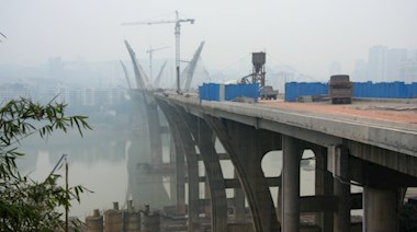 國(guó)窖長(zhǎng)江大橋及東岸互通式立交橋工程建設(shè)進(jìn)展順利